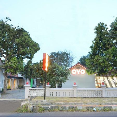 Oyo 743 Garden Guesthouse Maguwo Exterior photo