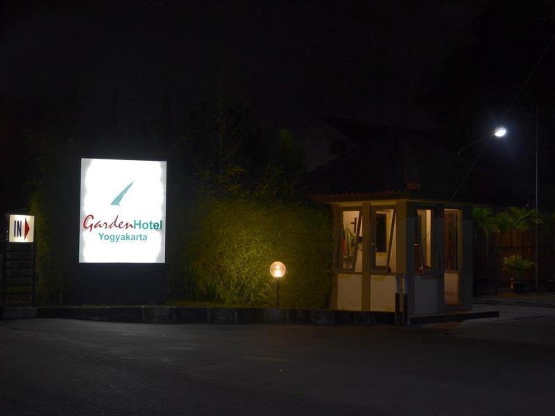Oyo 743 Garden Guesthouse Maguwo Exterior photo