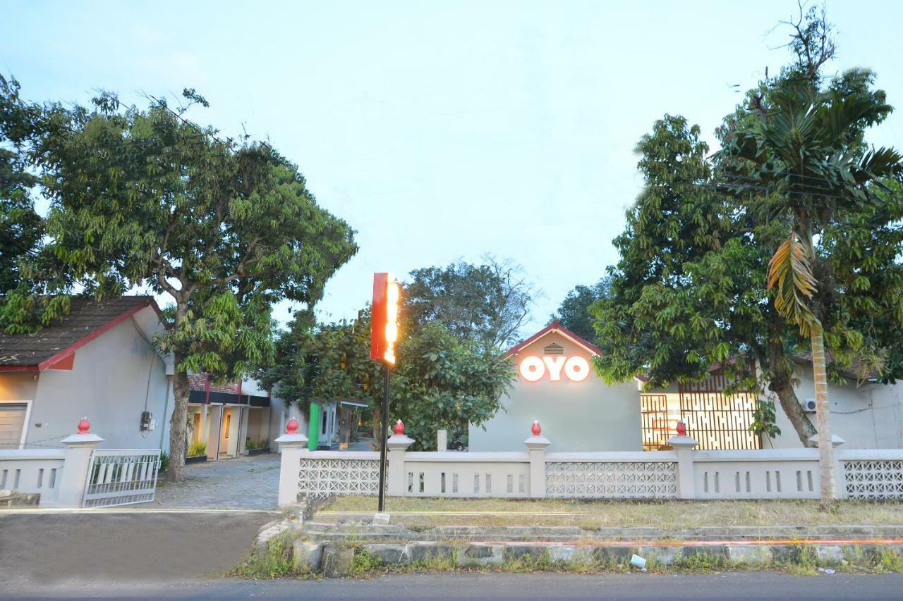 Oyo 743 Garden Guesthouse Maguwo Exterior photo