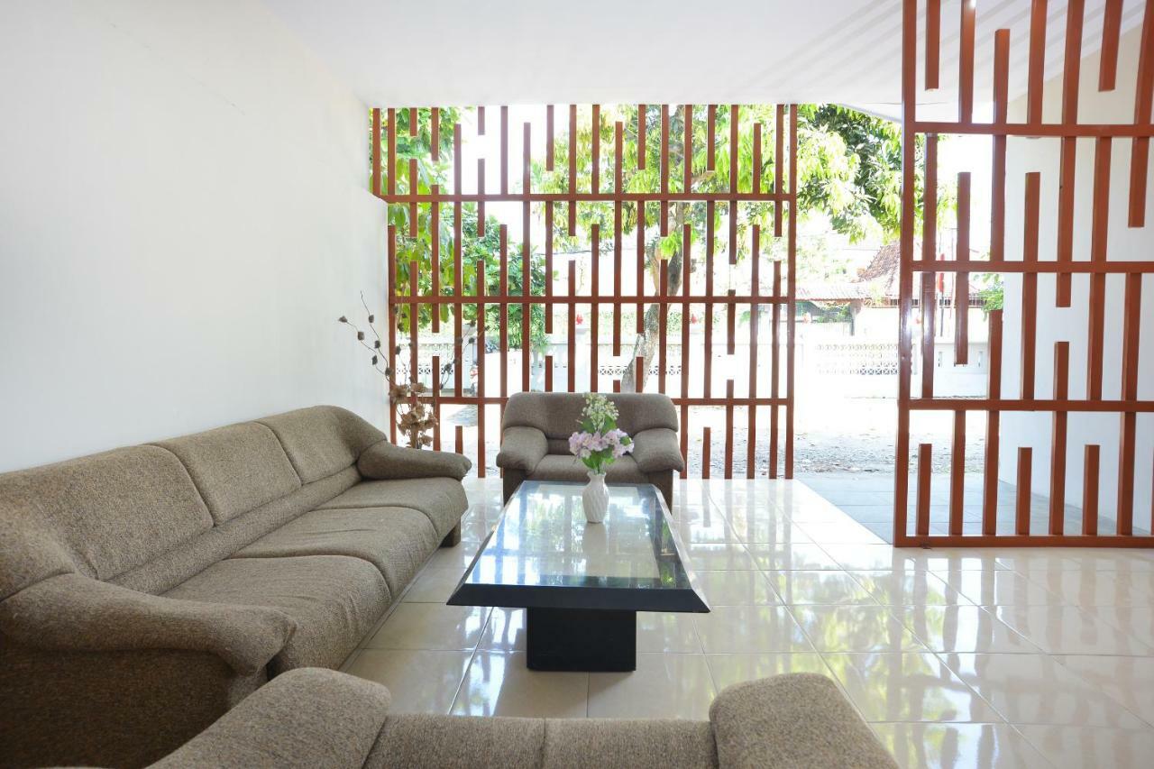 Oyo 743 Garden Guesthouse Maguwo Exterior photo